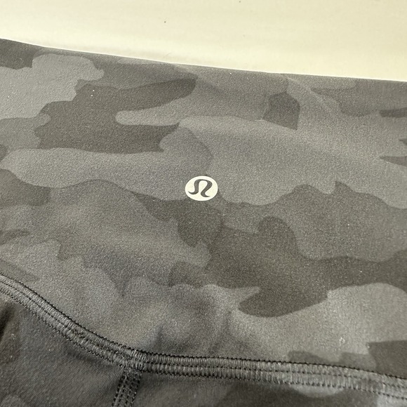 Lululemon Leggings Black Grey Camo Women's 8 - Picture 1 of 7